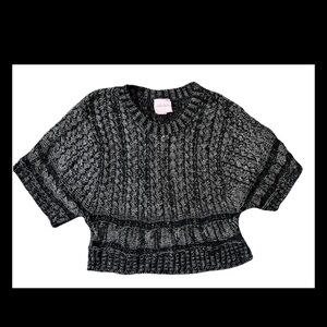 Romeo and Juliet Couture Short Waisted sweater Size Medium Short Sleeve